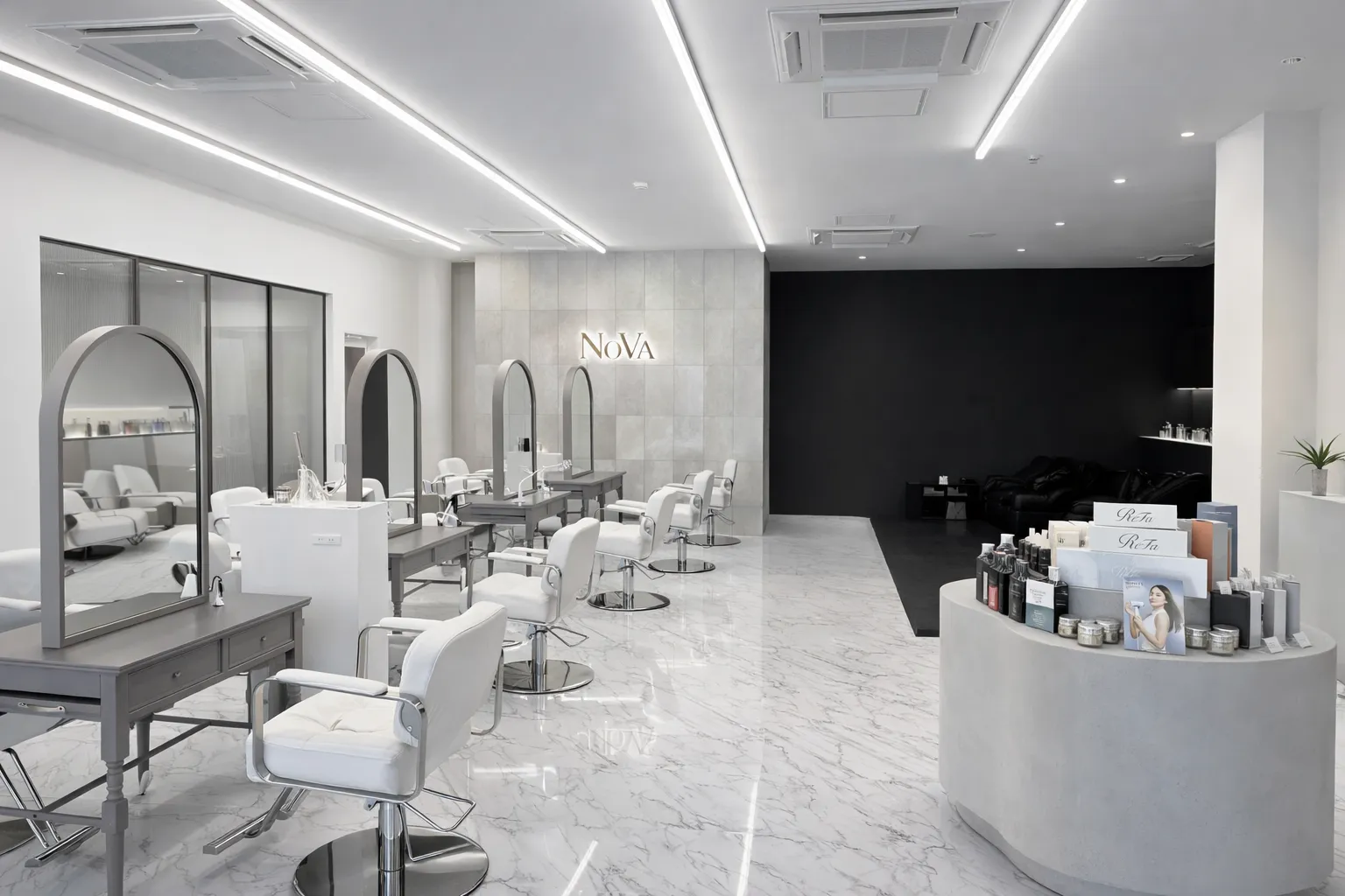 白基調の洗練空間で、日常を忘れるリフレッシュタイム